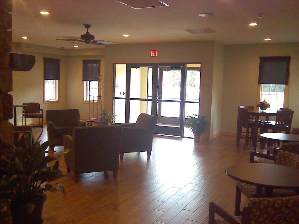 Junction Inn Suites & Conference Center Babbitt Bilik gambar
